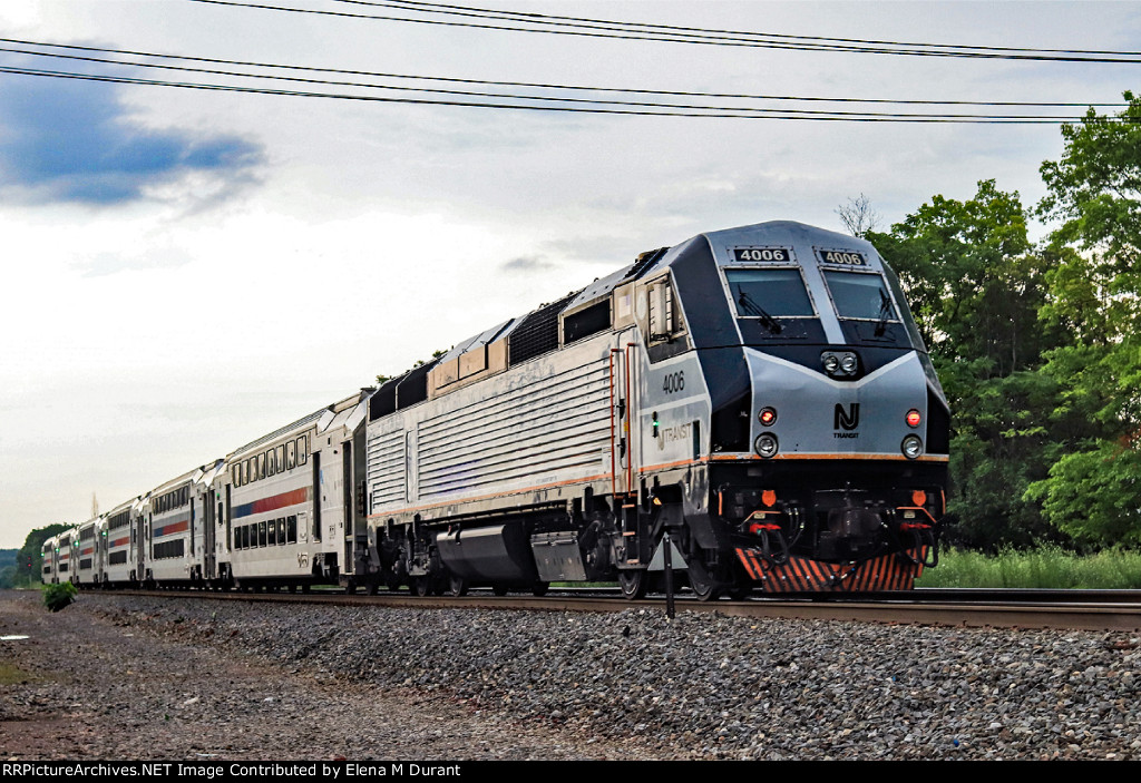 NJT 4006 on train 5526